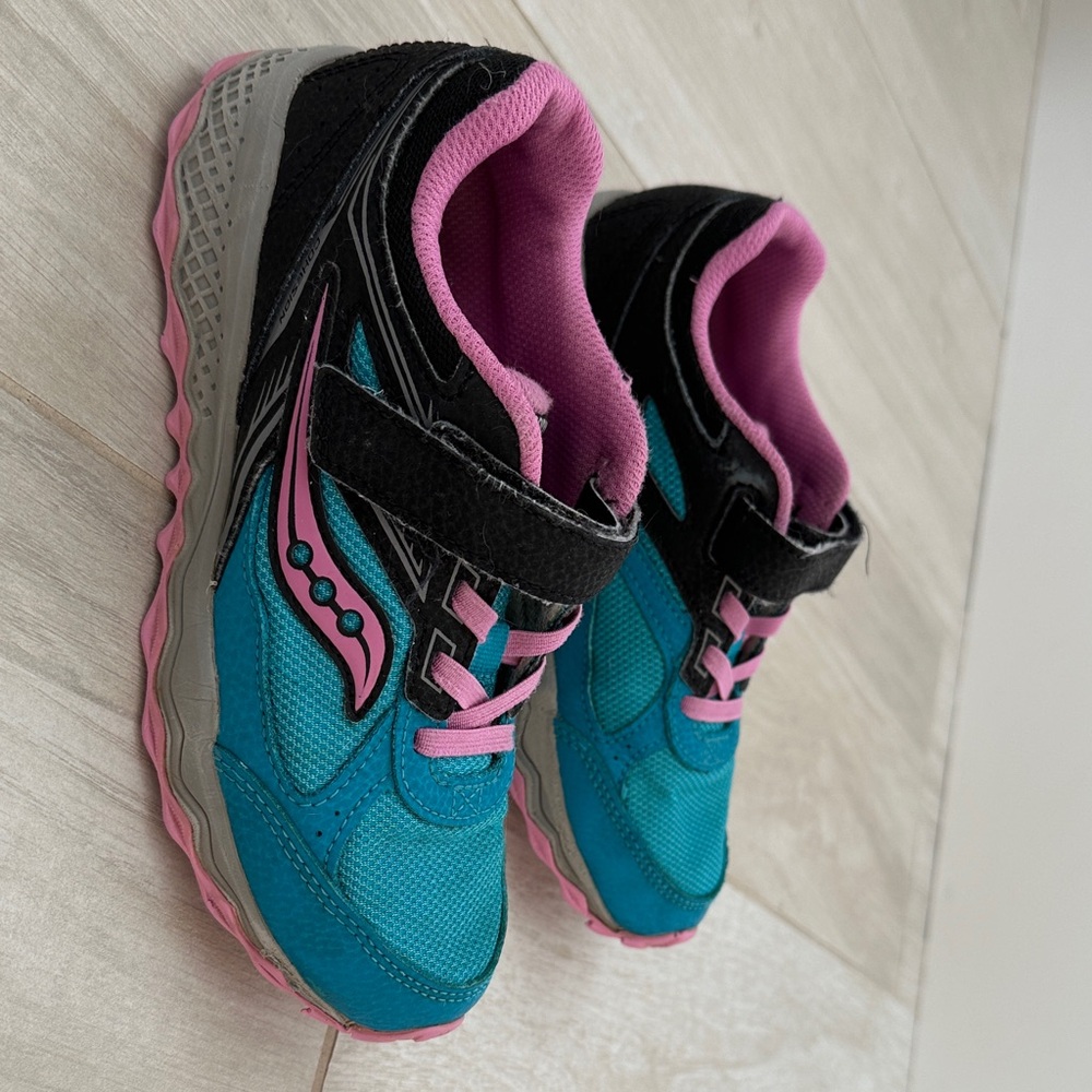 Saucony Cohesion Kids Teal and Black Sneakers with Pink Accents